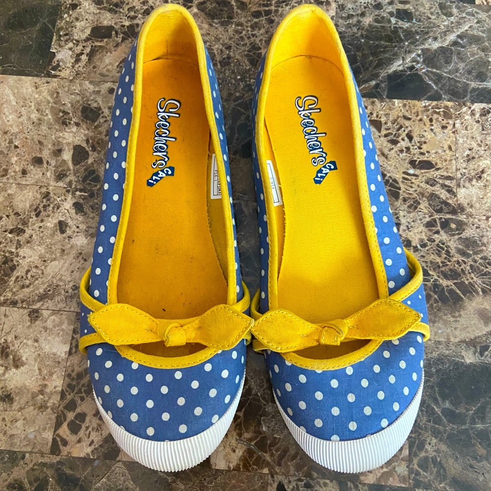 Polka dot flats. Size 6.
